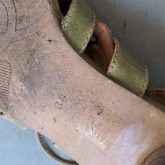 Everybody by BZ Moda strappy green peep toe kitten heel sandals - Picture 5 of 8